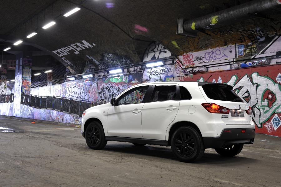  Mitsubishi ASX Black 2011 года  (UK) (фото 97 из 109)